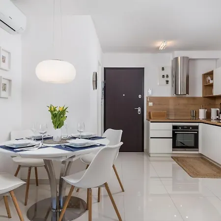 Sunset Apartment *