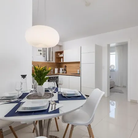 Sunset Apartment *