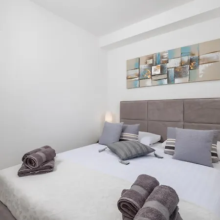 Sunset Apartment *